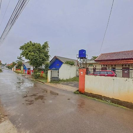 Oyo Life 93590 Penginapan Palapa 10 Syariah Bandar Lampung Exterior foto